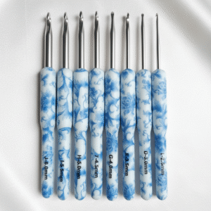 set de crochets ergonomiques – modèle "porcelaine bleue marbrée" (8 pièces)
