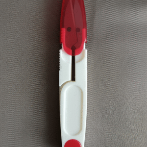 coupe fil ergonomique et compact (blanc et rouge)