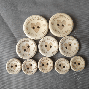lot de boutons "cœur d'artisan" – bois gravé "handmade with love" (tailles assorties)