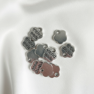 10 breloques métal "hand made" (forme nuage) – finition argent