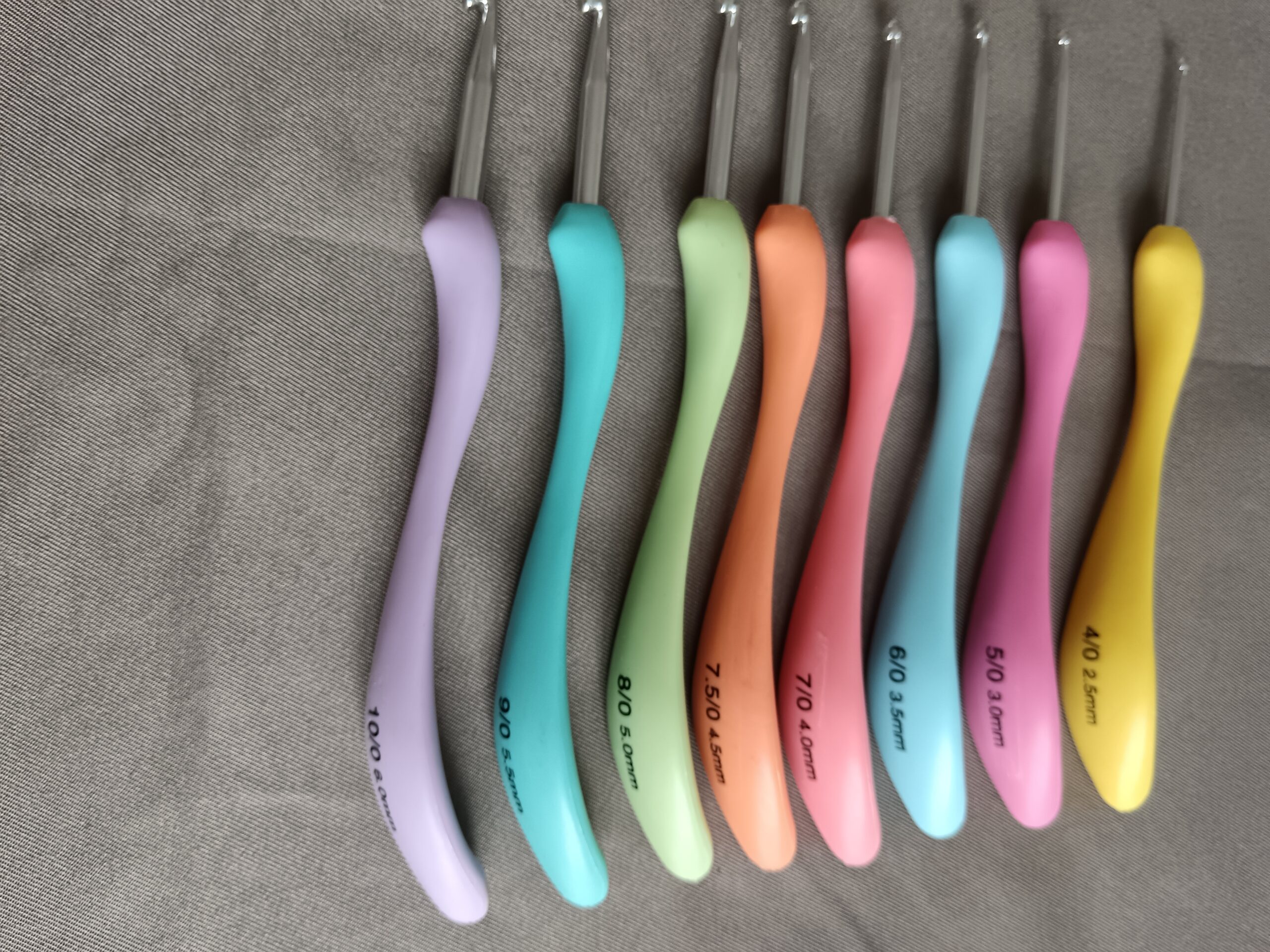 set de 8 crochets ergonomiques "pastel confort" à manche incurvé (2.5 mm à 6.0 mm)