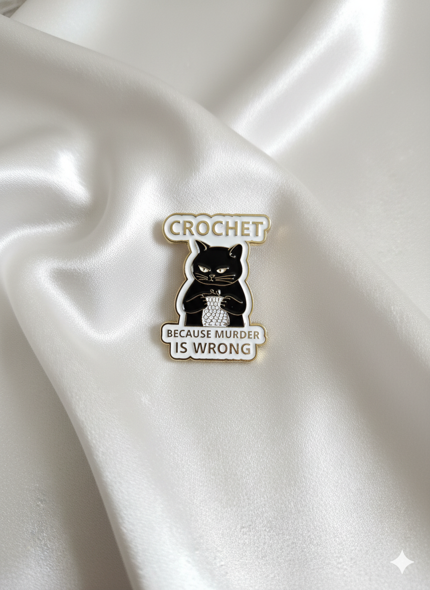 pin's Émaillé "chat & crochet" – l'humour du diy