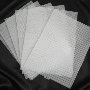 Feuille de Canevas Plastique Rigide – Grille : 27 carreaux pour 10 cm , vendu à l'unité