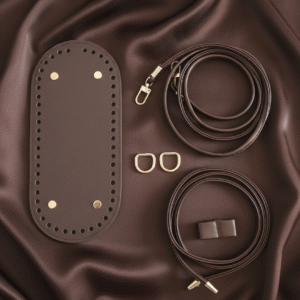 fond de sac ovale / allongé structuré en similicuir chocolat – 22 cm x 10 cm – base et kit d'accessoires